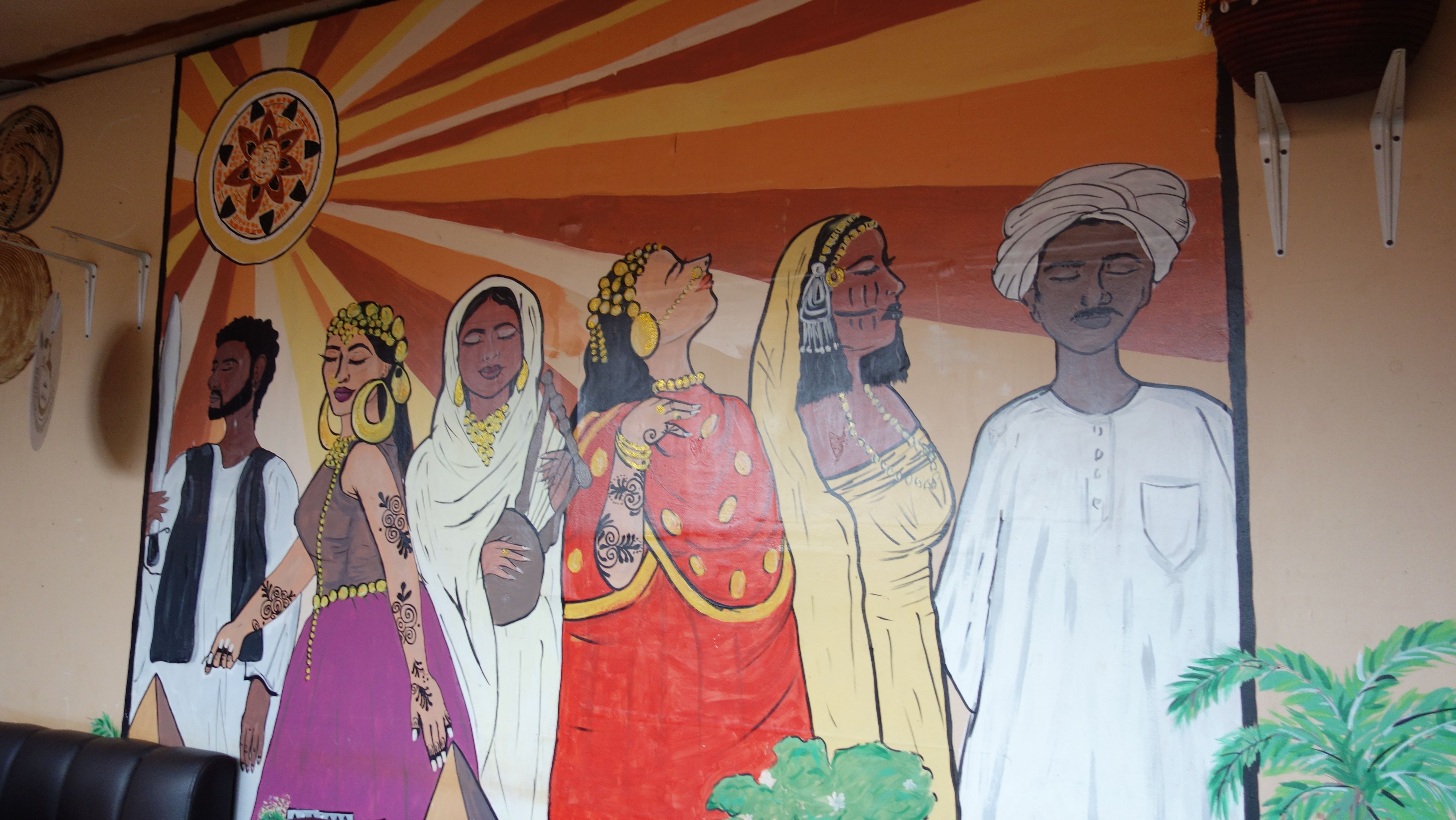Peinture murale au restaurant soudanais Bawadi Reem à Kampala, représentant les "Kandakat" (reines nubiennes), figures de la résistance féminine soudanaise. Auteur : Sudfa Media, 2024